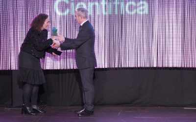 A académica María Loureiro, recoñecida nos Premios SERenidade 2025 de Radio Galicia